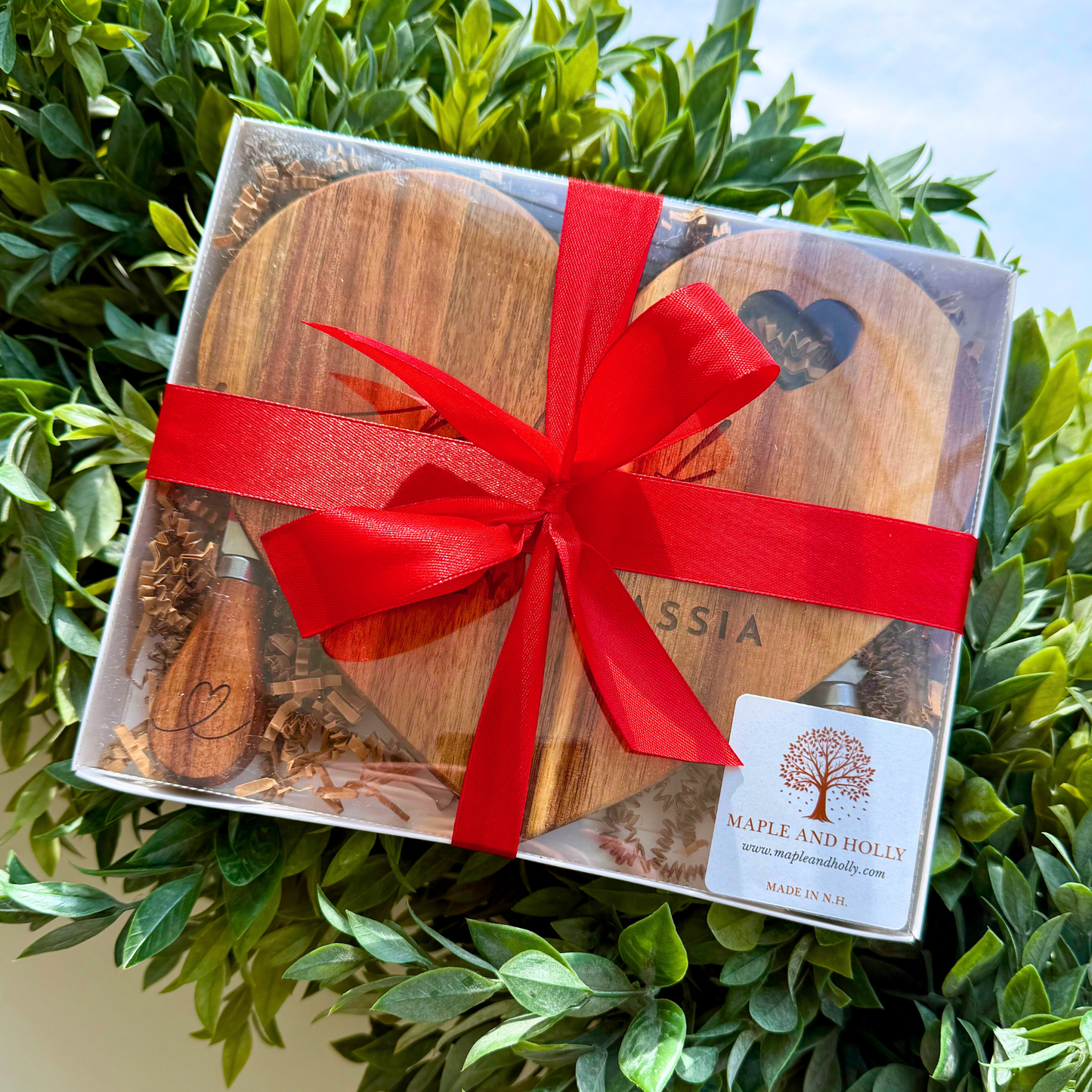 Personalized Heart-Shaped Charcuterie Board with Cheese Tools – Acacia Wood Valentine’s Day Gift for Couples